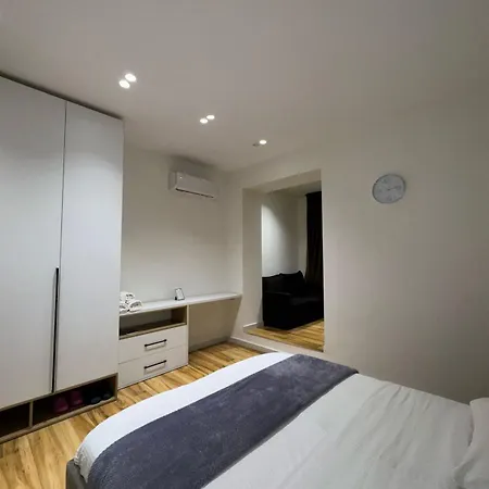 Luxury Blloku דירה